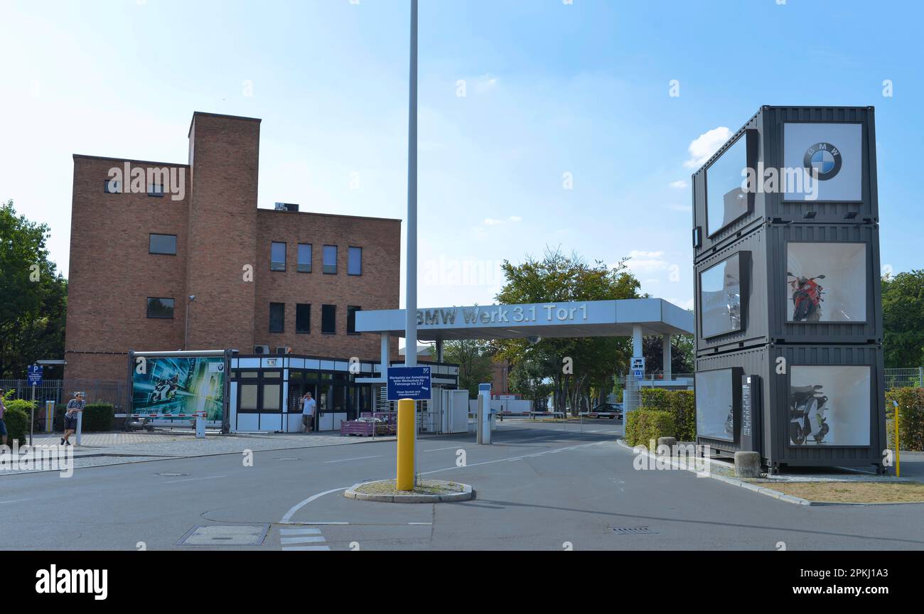 Cancello di fabbrica, stabilimento BMW, Am Juliusturm, Spandau, Berlino, Germania Foto Stock