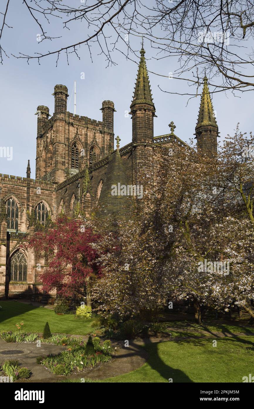 L'esterno della Cattedrale di Chester, nel centro di Chester, Regno Unito Foto Stock