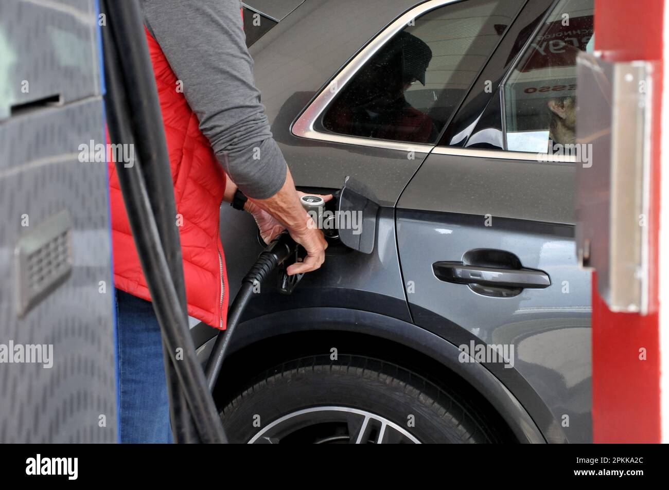 Schalsee /Geramny/ 24 aprile 2022/ distributore di benzina esso o Petro nella città tedesca di Schalsee, sulla Germania, in Germania, in Germania, in Germania. .(Foto di Francis Dean/Dean Pictures) Foto Stock