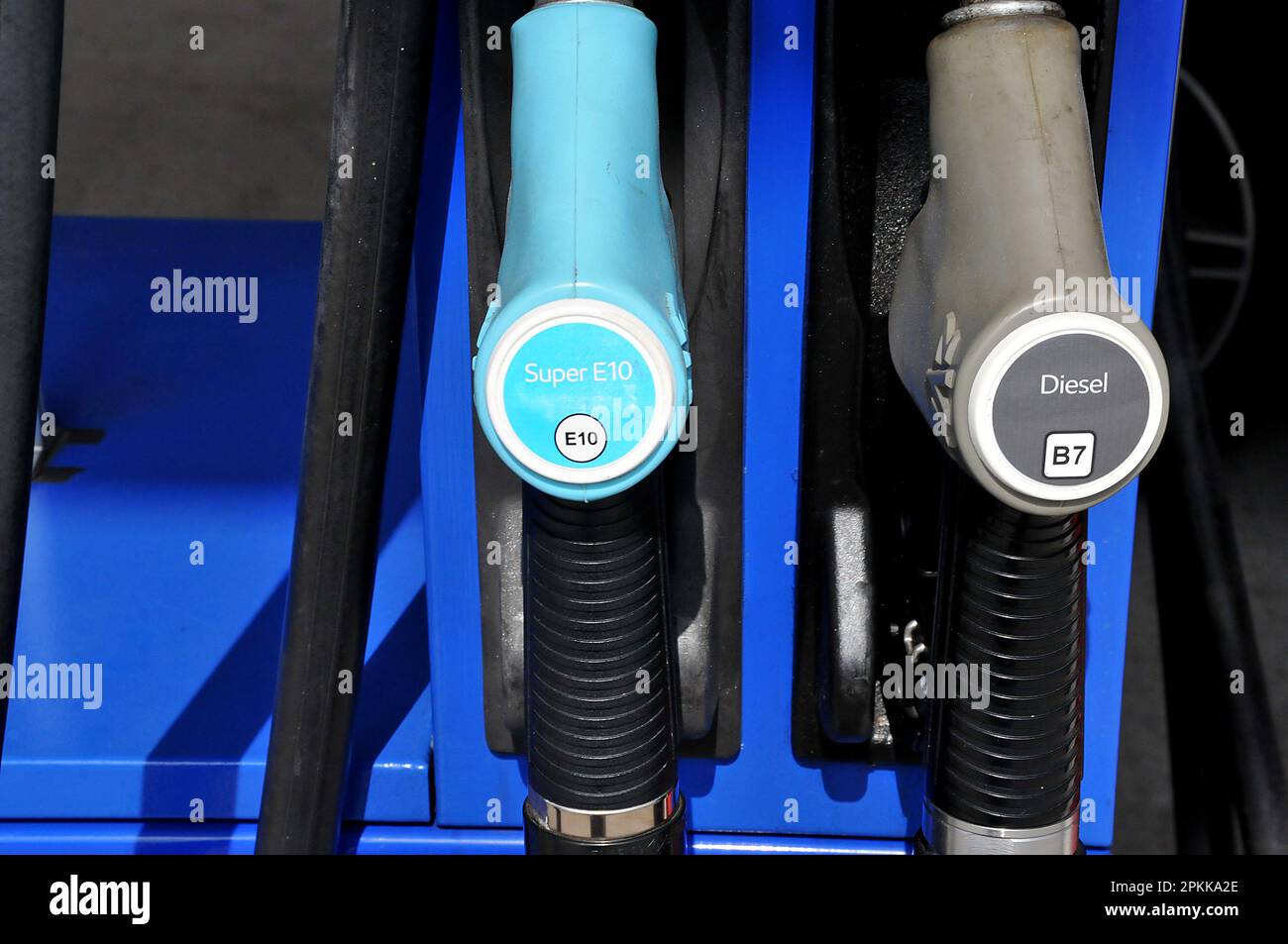 Schalsee /Geramny/ 24 aprile 2022/ distributore di benzina esso o Petro nella città tedesca di Schalsee, sulla Germania, in Germania, in Germania, in Germania. .(Foto di Francis Dean/Dean Pictures) Foto Stock