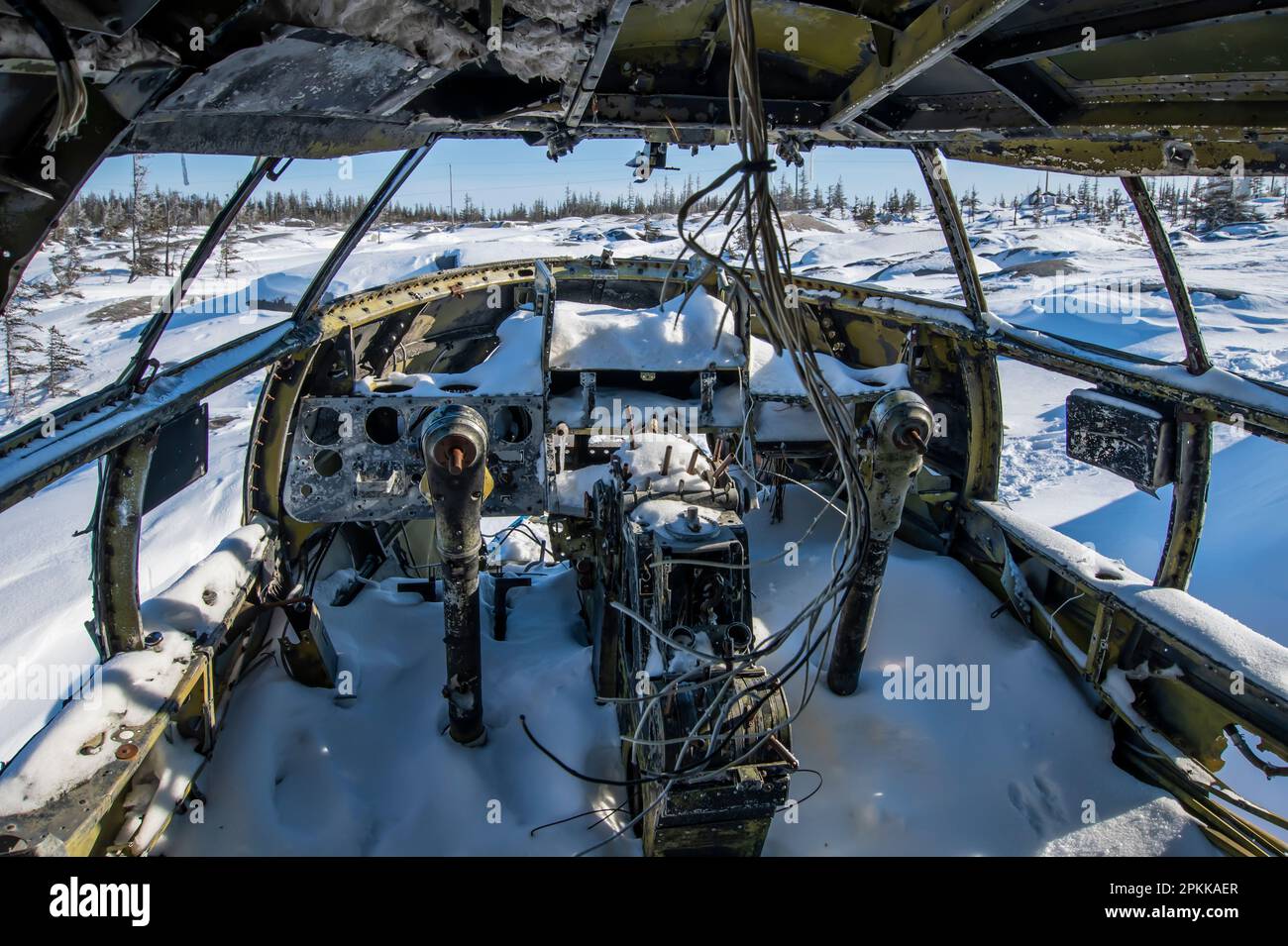 Cockpit di Miss Piggy Curtiss C-46 Commando ha schiantato aerei a Churchill, Manitoba, Canada Foto Stock