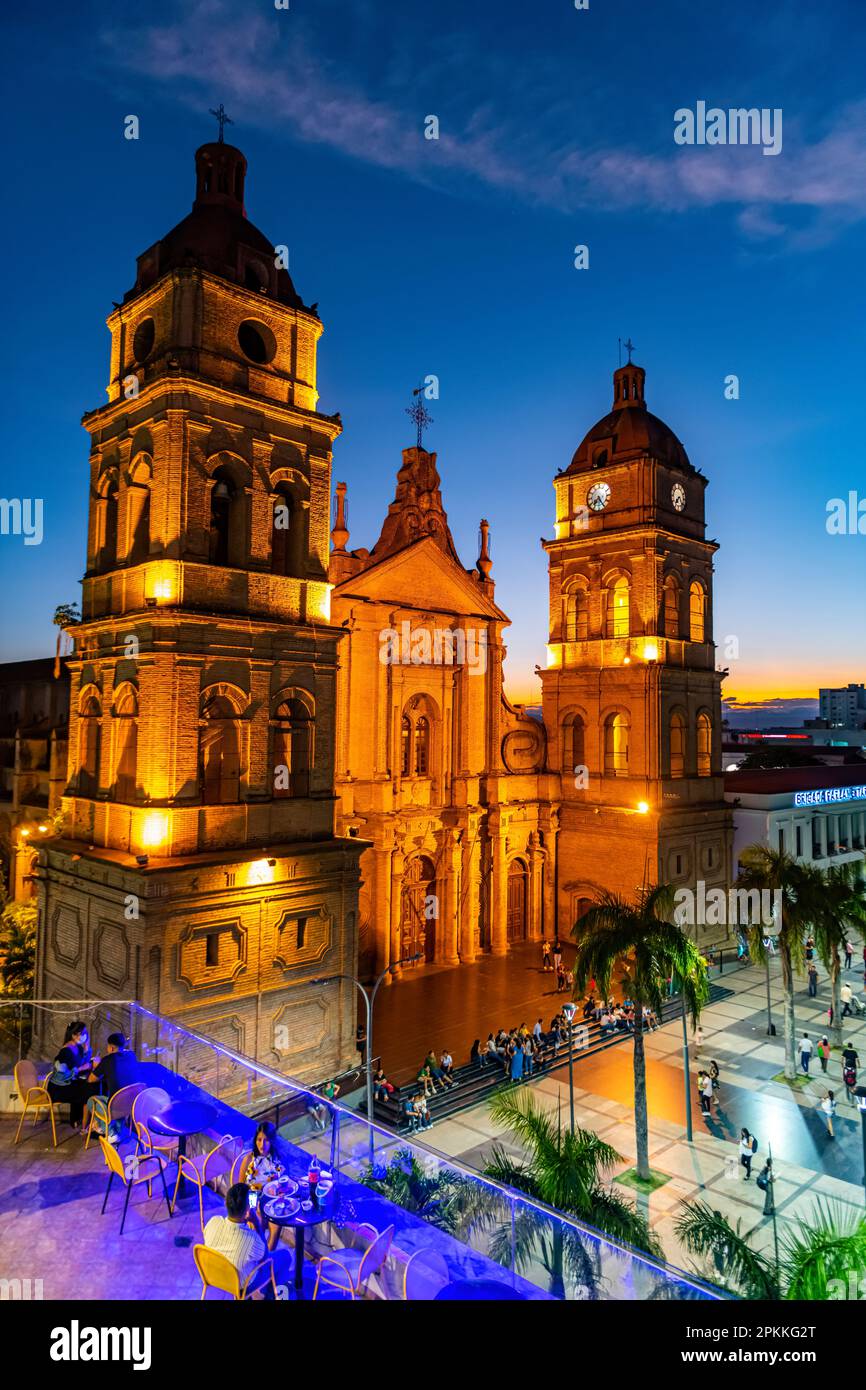 Cattedrale Basilica di San Lawrence di notte, Santa Cruz de la Sierra, Bolivia, Sud America Foto Stock
