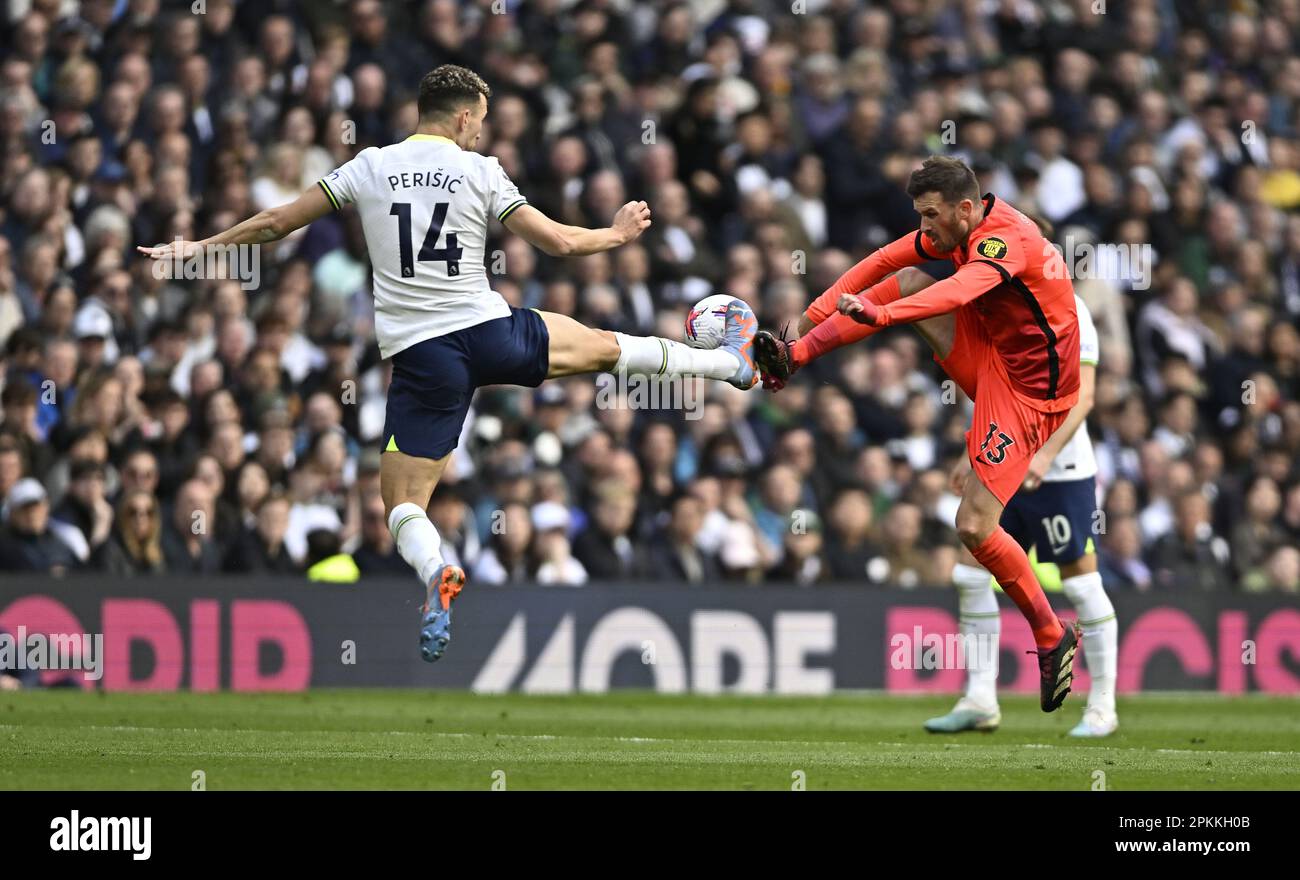 Londra, Regno Unito. 8th Apr, 2023. Ivan Perišić (Tottenham) e Pascal Gross (Brighton) durante la partita della Tottenham V Brighton Premier League allo stadio Tottenham Hotspur. Credit: MARTIN DALTON/Alamy Live News Foto Stock