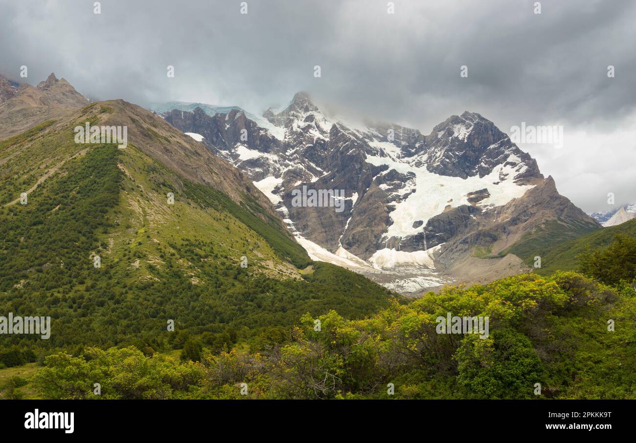 Montagna Paine Grande nella Valle Francese, Parco Nazionale Torres del Paine, Patagonia, Cile, Sud America Foto Stock