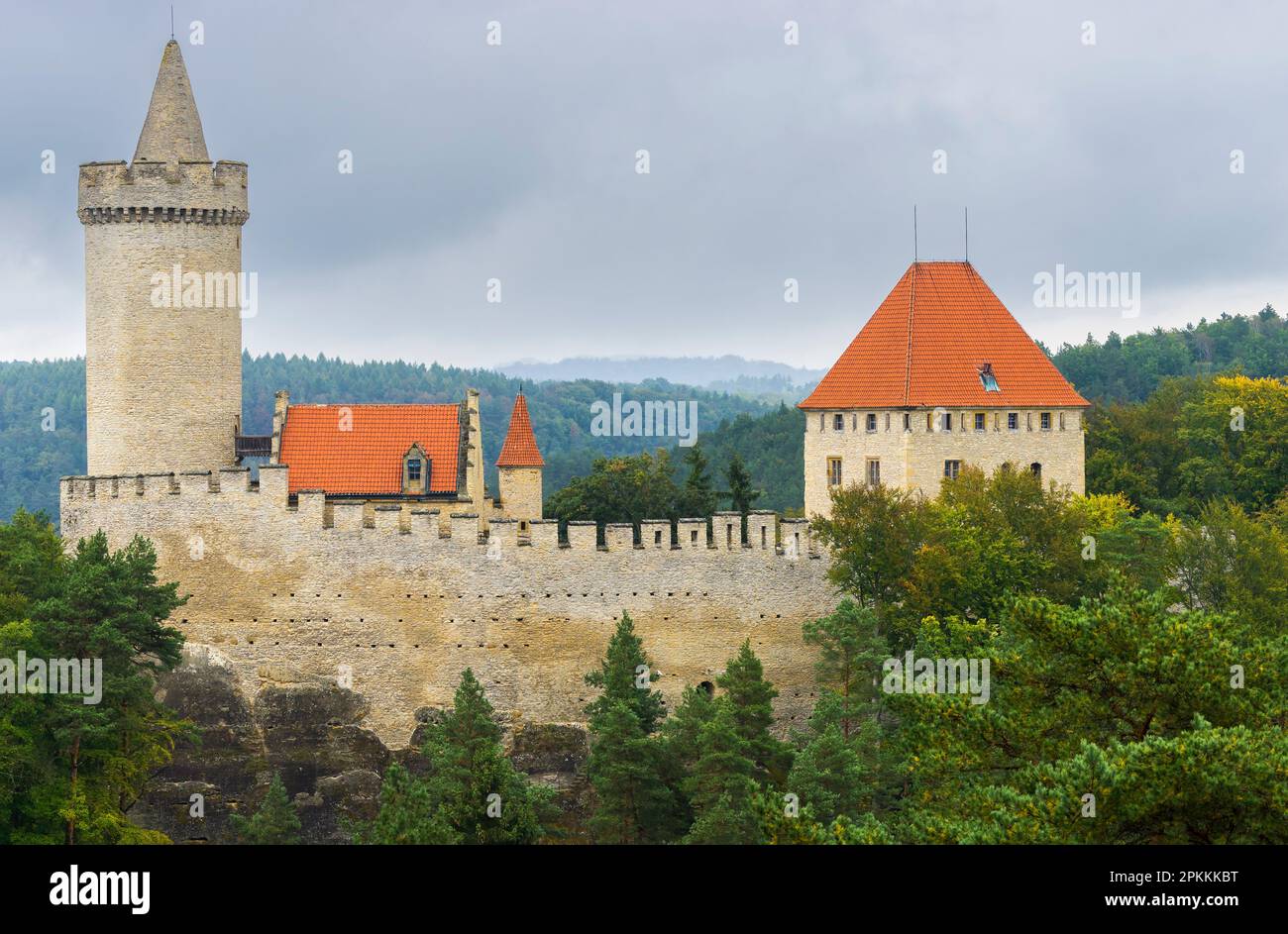 Castello di Kokorin, Area paesaggistica protetta di Kokorinsko, Boemia centrale, Repubblica Ceca (Czechia), Europa Foto Stock