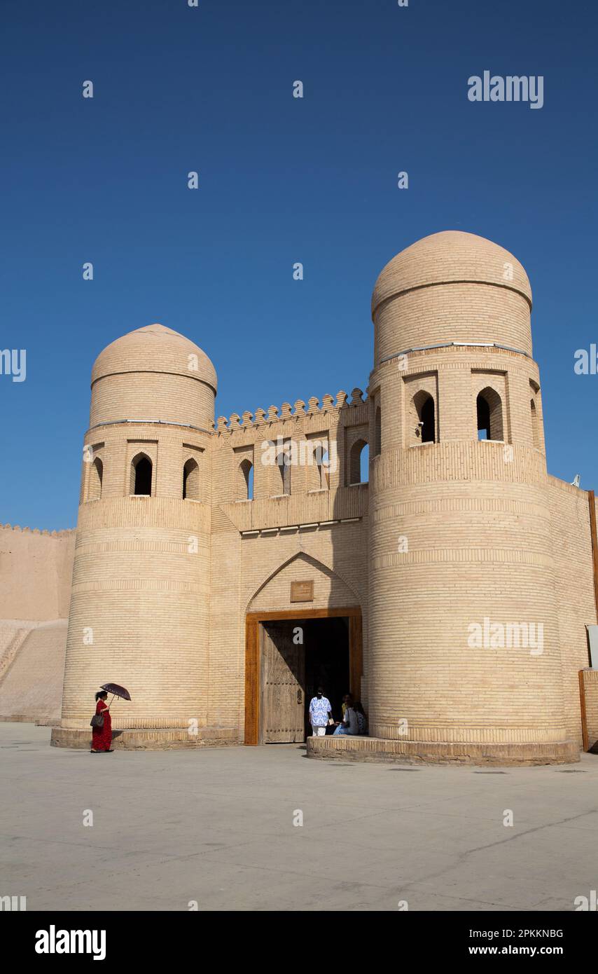 Porta Ovest (porta del Padre), Ichon Qala (Itchan Kala), sito patrimonio dell'umanità dell'UNESCO, Khiva, Uzbekistan, Asia centrale, Asia Foto Stock