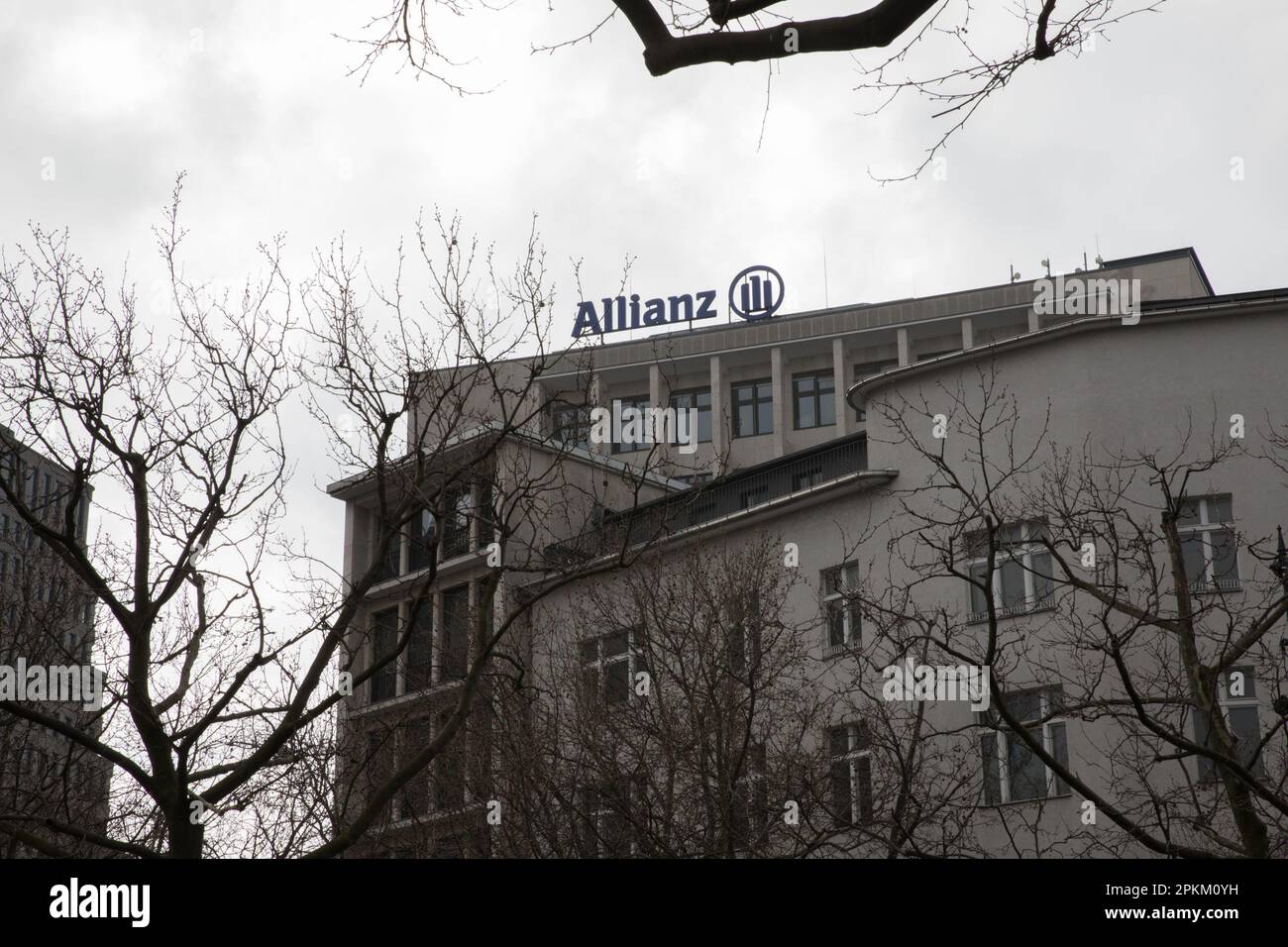 Berlino, Germania. 08th Apr, 2023. Allianz edificio a Berlino il 8 aprile 2024. (Foto di Michael Kuenne/PRESSCOV/Sipa USA) Credit: Sipa USA/Alamy Live News Foto Stock