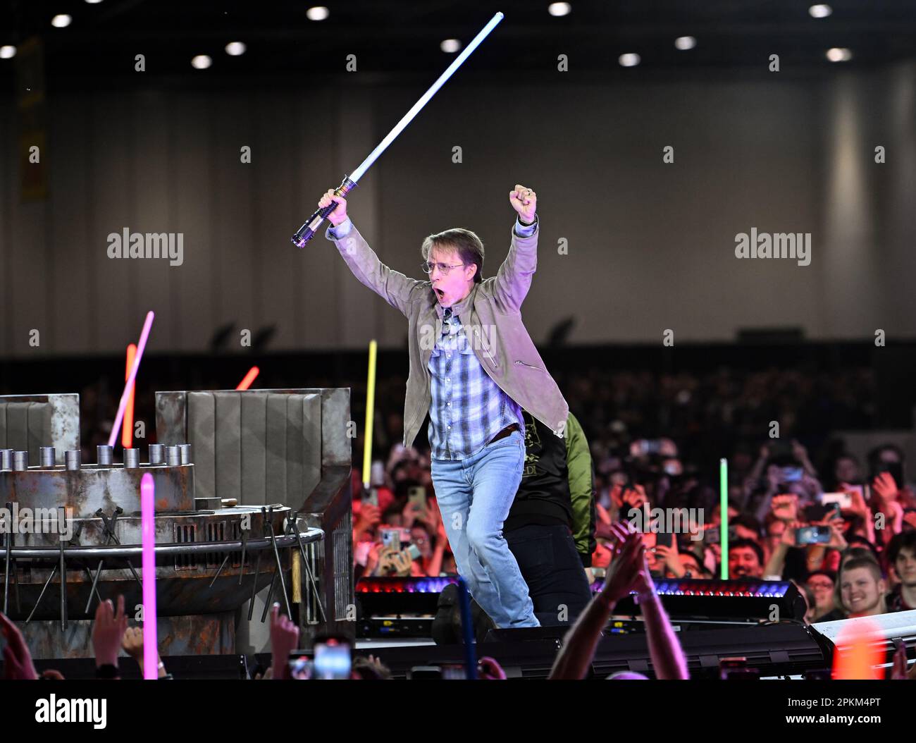 EDITORIALE USO SOLO Voice Actor James Arnold Taylor di Star Wars: The Clone Wars il giorno 2 di Star Wars Celebration Europe 2023 a Excel London. Data immagine: Sabato 8 aprile 2023. Foto Stock