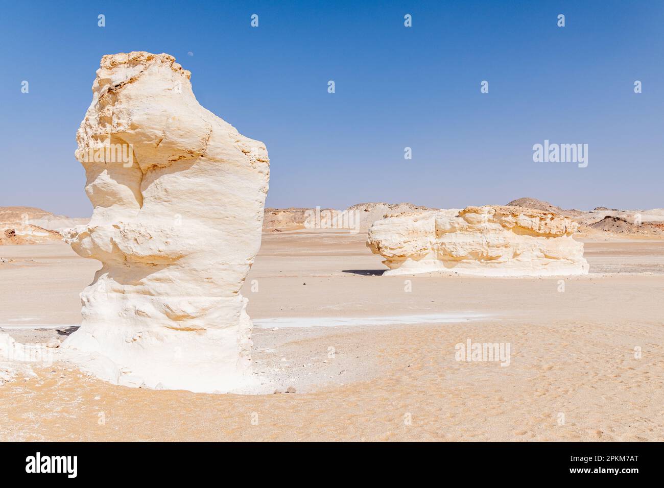 Gesso roccia affiorano alla cresta di montagna di cristallo in Egitto Foto Stock