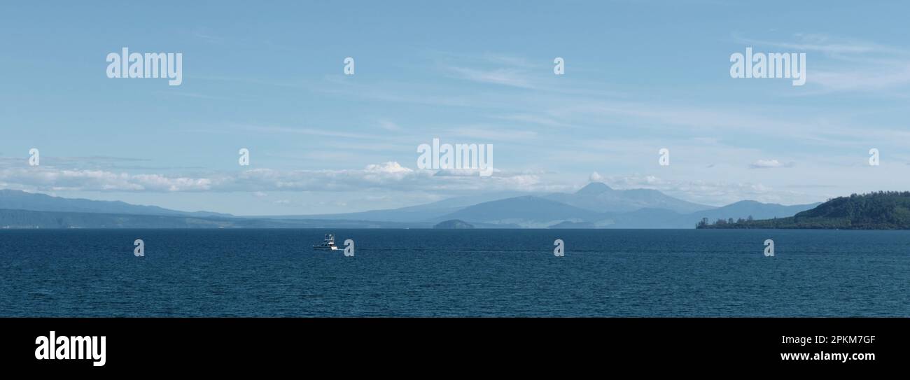 Foto panoramica del Lago Taupo in Nuova Zelanda Foto Stock