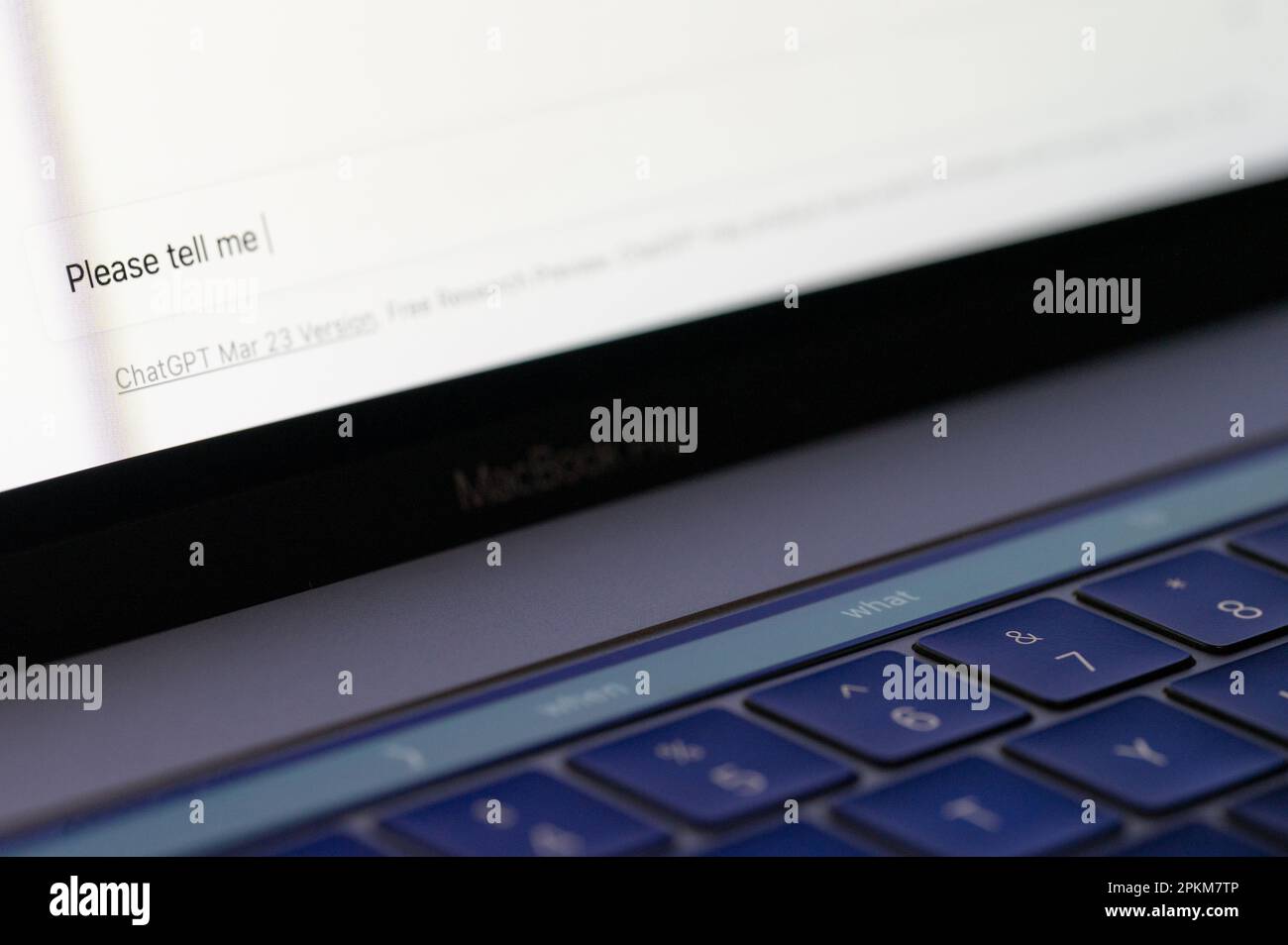 New york, USA - 7 aprile 2023: Chattare con il menu OpenAI di ChatGPT sullo schermo del computer portatile vista ravvicinata Foto Stock