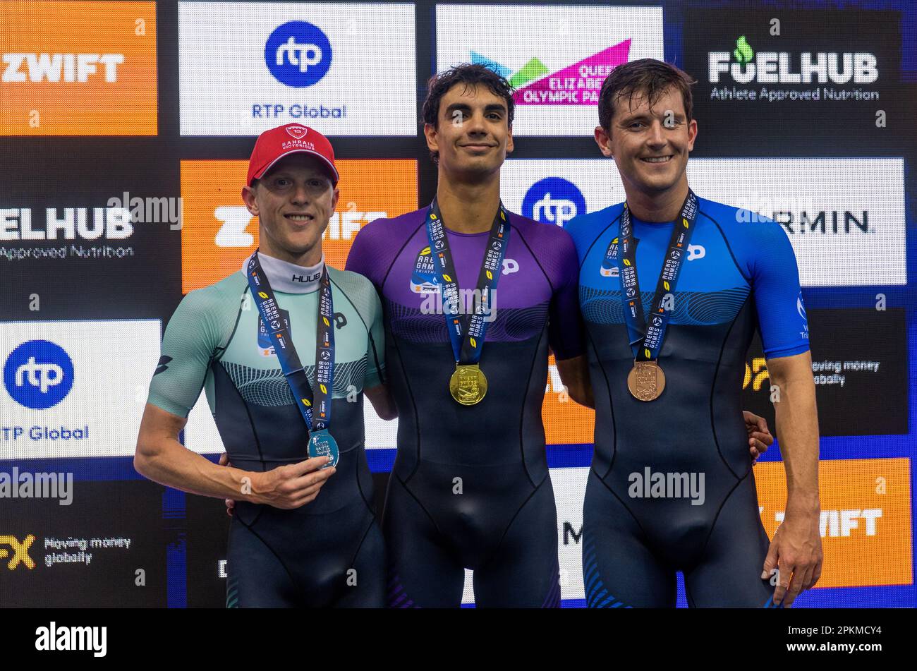 (Da sinistra a destra) Henri Schoeman del Sud Africa, Nicolo strada in Italia e Kyle Smith della Nuova Zelanda dopo la finale maschile durante i Giochi Arena Triathlon al Queen Elizabeth Olympic Park, Londra. Foto Stock