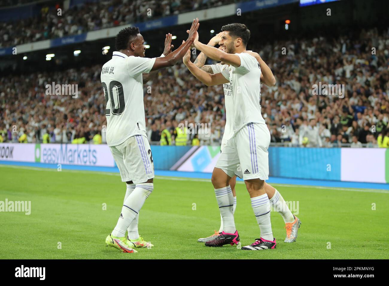 Madrid, Spagna. 01st Mar, 2023. Real Madrid i giocatori festeggiano durante la Liga Match Day 28 il Real Madrid e Villareal allo stadio Santiago Bernabeu di Madrid, in Spagna, il 8 aprile 2023. Credit: Edward F. Peters/Alamy Live News Foto Stock