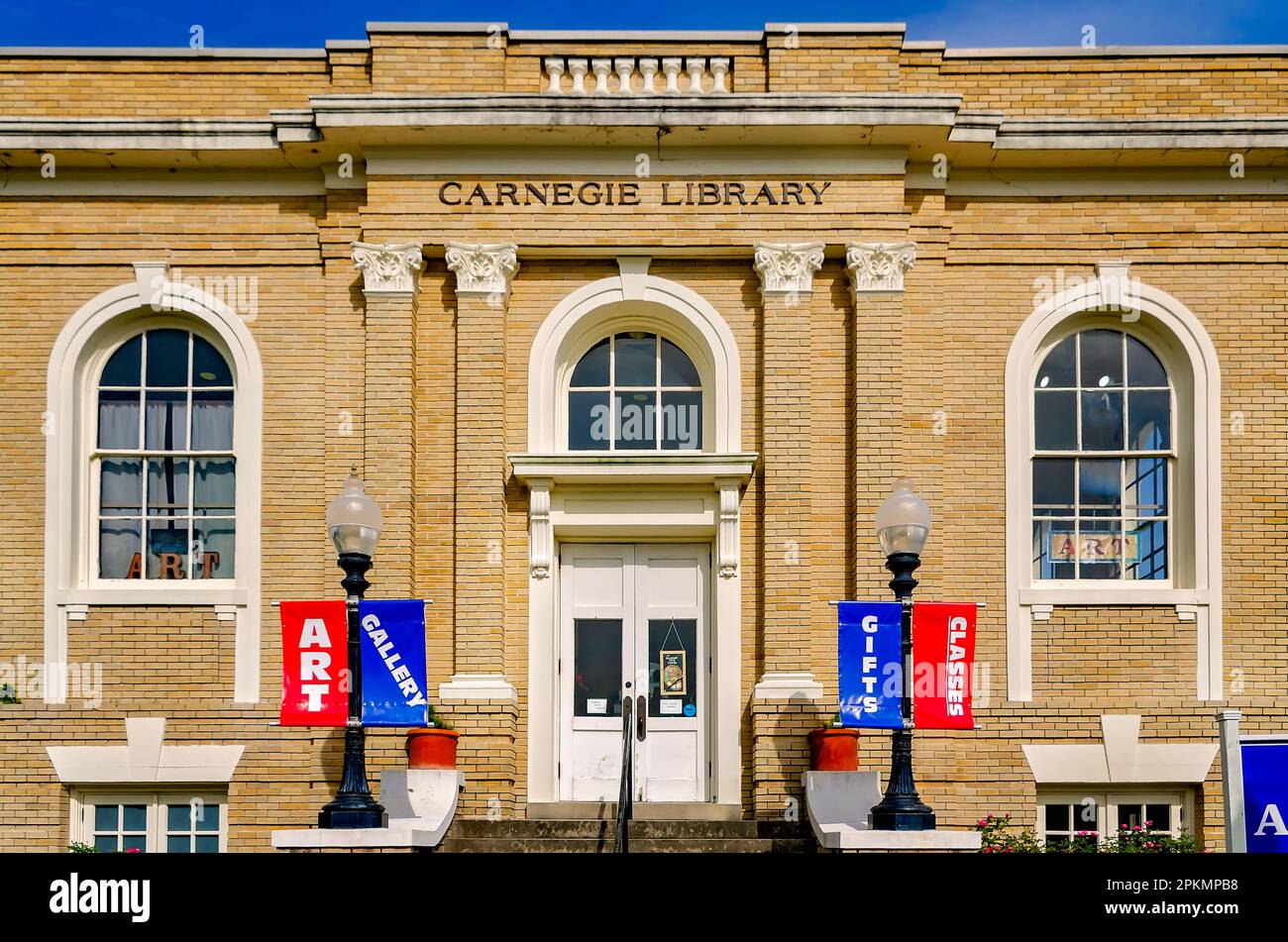 Il Gulfport Arts Center è ospitato nell'ex Gulfport-Harrison County Public Library (una ex biblioteca Carnegie) a Gulfport, Mississippi. Foto Stock