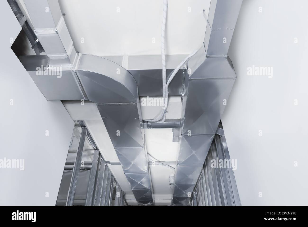 Soffitto con sistema di ventilazione interno, vista dal basso Foto Stock