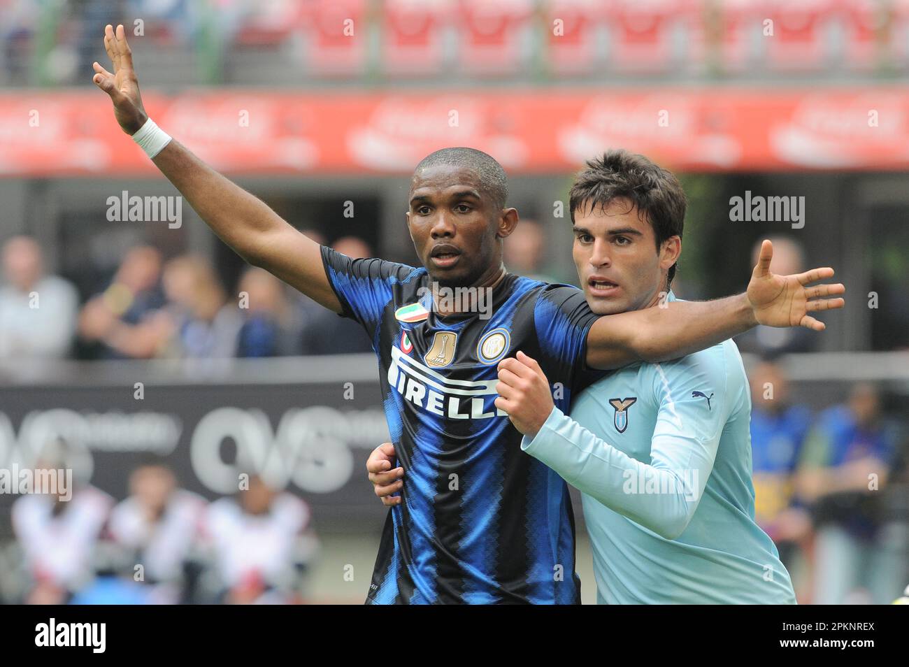 Milano, Italia, 23/04/2011 : Samuel Eto’o e Joaquín Correa durante la partita Inter Lazio Foto Stock