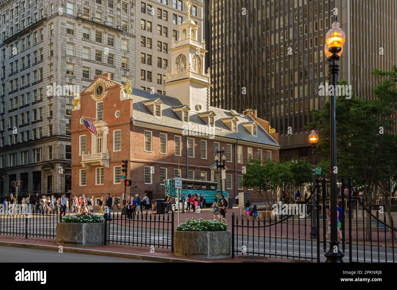 Old state House alla luce della sera, uno dei punti di riferimento del Freedom Trail di Boston, Boston, Massachusetts, New England, Stati Uniti Foto Stock