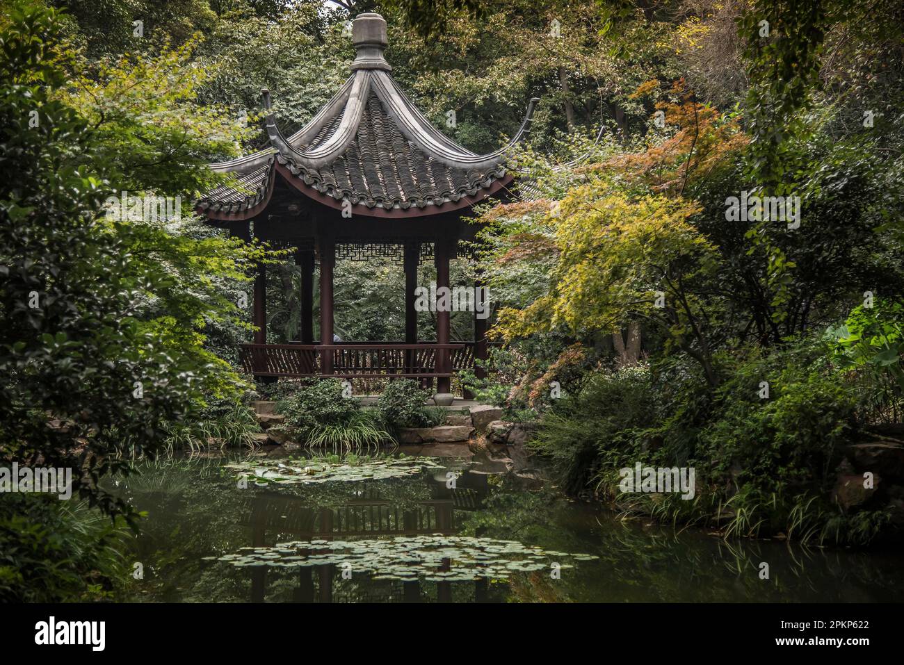 Padiglione, Tempio di Liuhe, Hangzhou, Provincia di Zhejiang, Cina, Asia Foto Stock