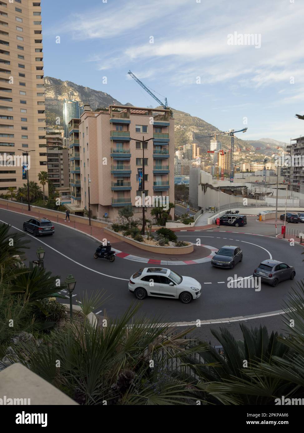 MONTE CARLO, MONACO - CIRCA MARZO 2023: Curva Fairmont a Monte Carlo, Monaco in primavera, contenuti di viaggio Foto Stock