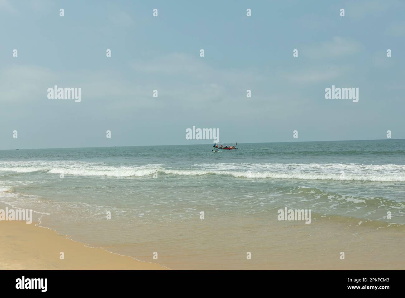 Benaulim Sunny Beach è una destinazione balneare molto popolare, situata nello stato indiano di Goa. La spiaggia è conosciuta per le sue sabbie dorate e le acque cristalline Foto Stock