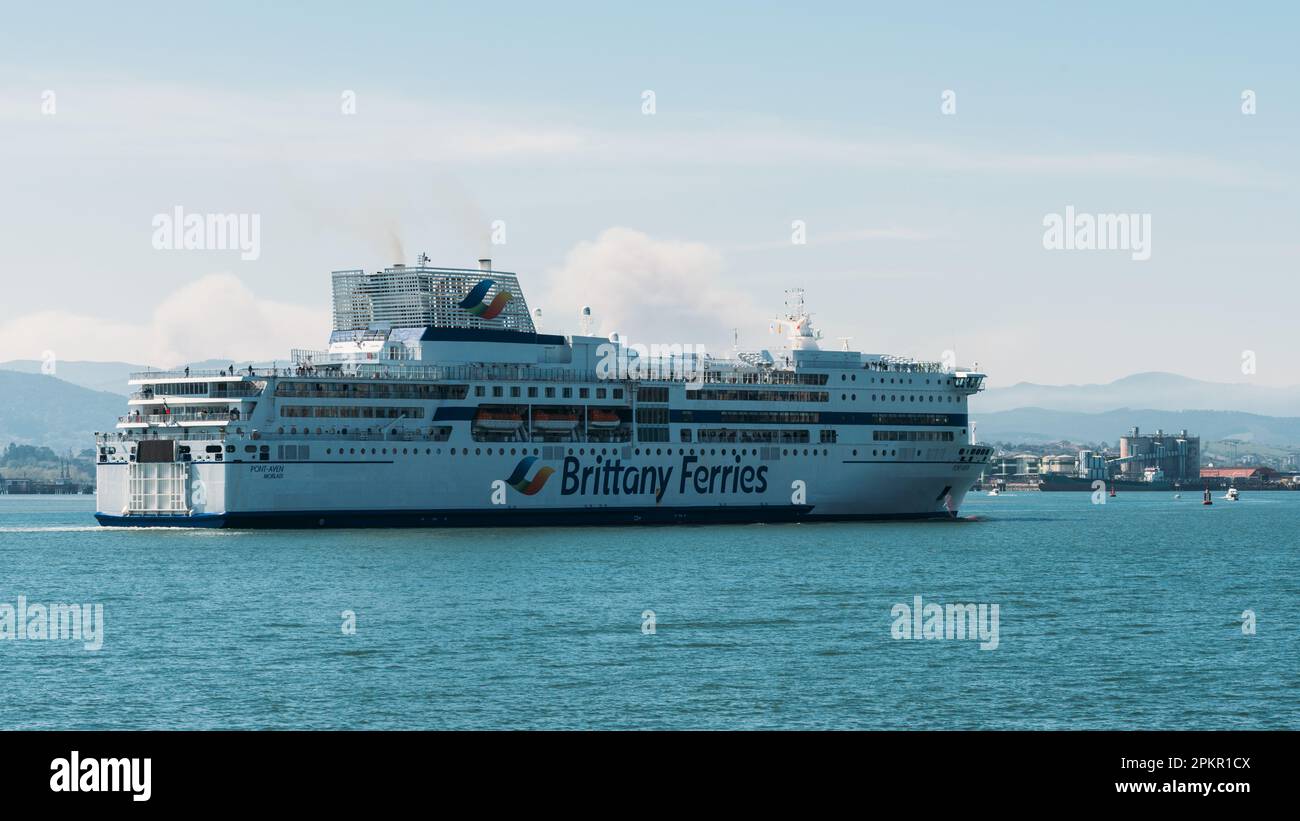 Santander, Spagna - 6 aprile 2023: Brittany Ferries nel porto di Sandander, Spagna Foto Stock