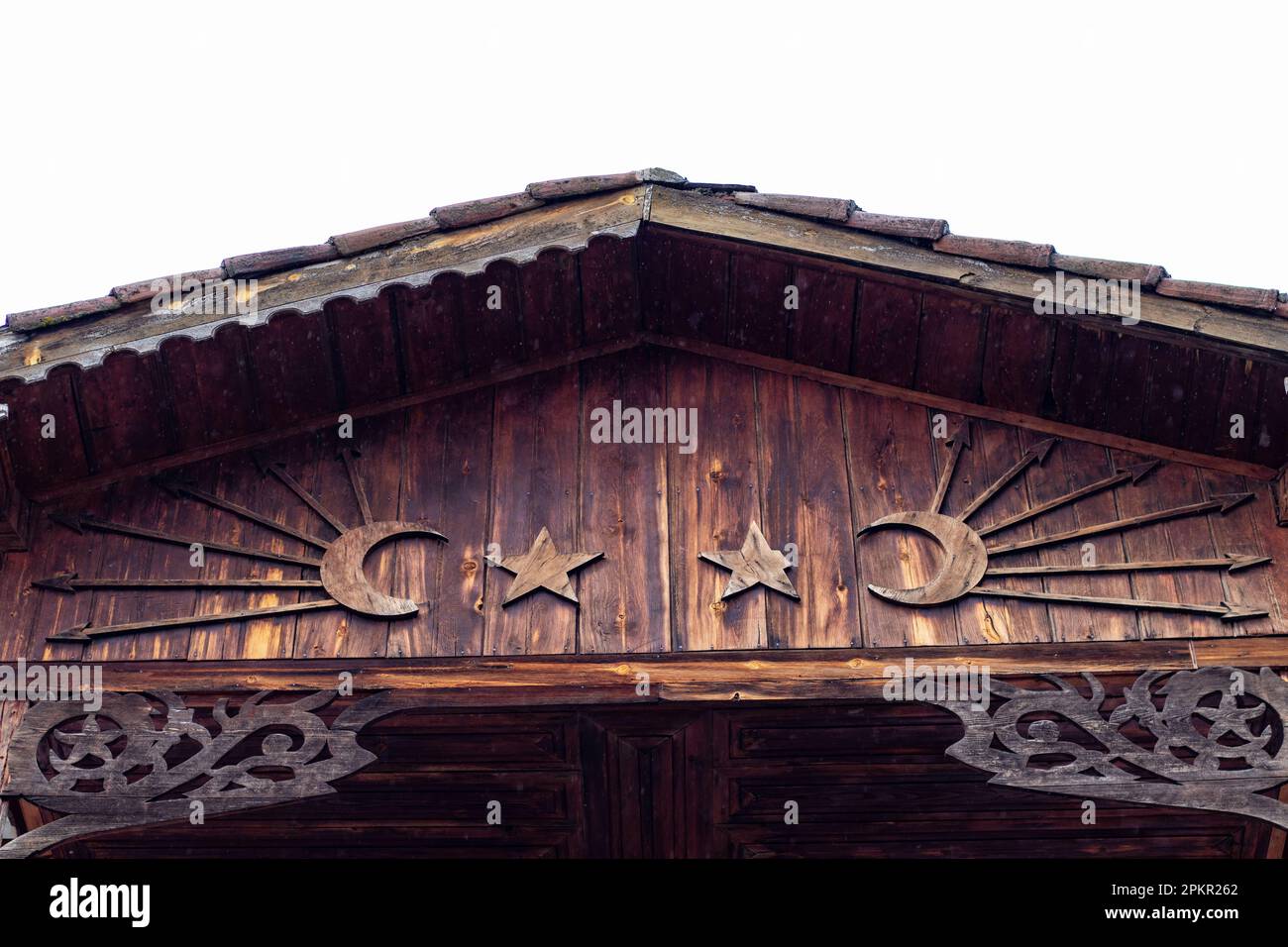 Una decorazione in legno caratterizzata da una stella a mezzaluna turca con frecce annesse Foto Stock