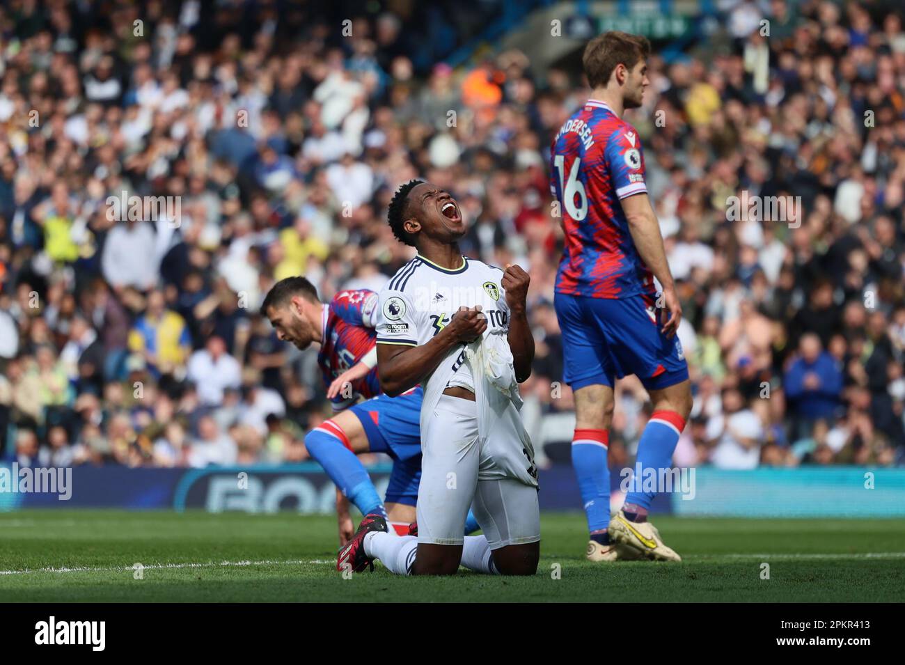 Leeds, Regno Unito. 9th Apr 2023. Luis Sinisterra di Leeds United non può credere di essere mancato durante la partita della Premier League tra Leeds United e Crystal Palace a Elland Road, Leeds, domenica 9th aprile 2023. (Foto: Pat Scaasi | NOTIZIE MI) Credit: NOTIZIE MI & Sport /Alamy Live News Foto Stock