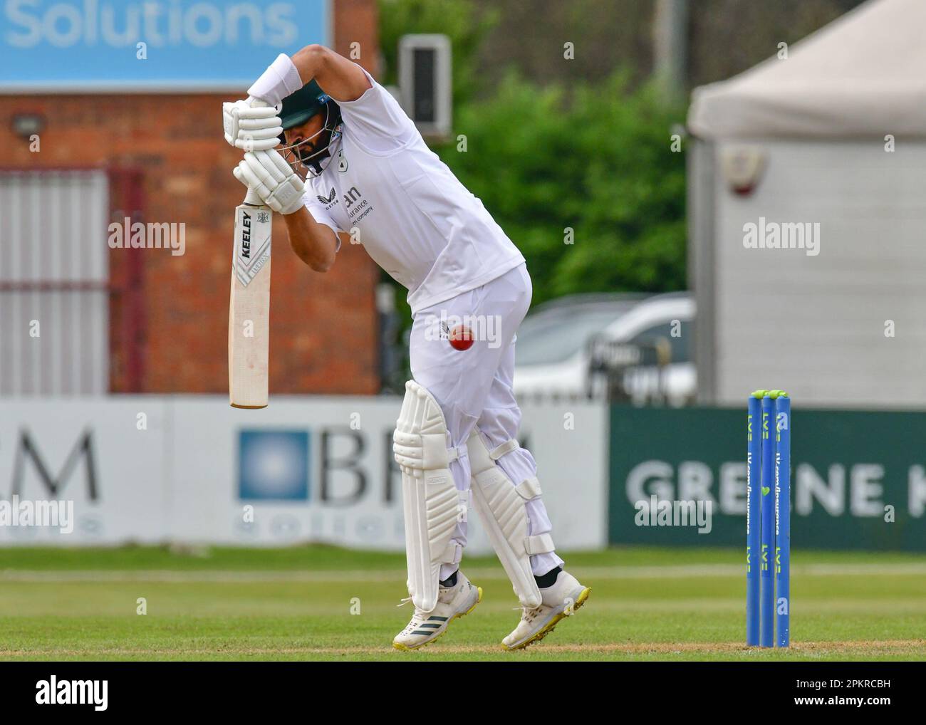 Incora Cricket Ground, Derby, Regno Unito. Derbyshire CCC / Worcestershire CCC nel LV=Inter County Cricket Championship (Day 4 ) il 09 aprile 2023 nella foto Azhar Ali (Worcestershire CCC) batting Credit: Mark Dunn/Alamy Live News Foto Stock