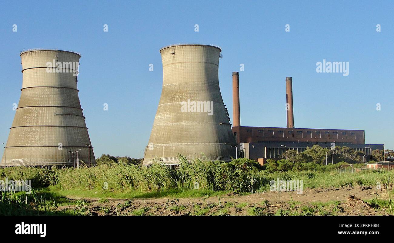 Athlone Power Station, una centrale elettrica in disuso a Città del Capo, Sud Africa. Foto Stock