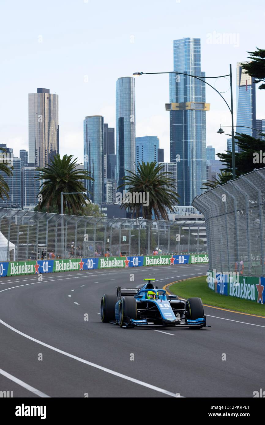 Melbourne, Australia. 31st Mar, 2023. Amaury Cordeel del Belgio guida l'Invicta Virtuosi Racing (15) durante le prove F2 al Gran Premio d'Australia di Formula uno. Credit: SOPA Images Limited/Alamy Live News Foto Stock