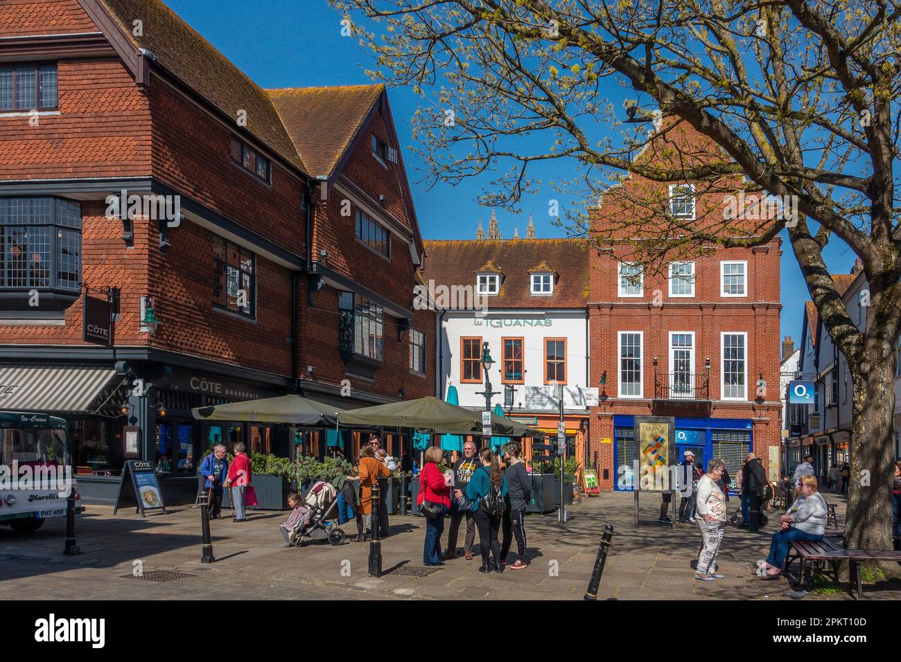 The Longmarket, Cote Brasserie, Las Iguanas, O2, inizio primavera, Canterbury, Kent, Inghilterra, Regno Unito Foto Stock