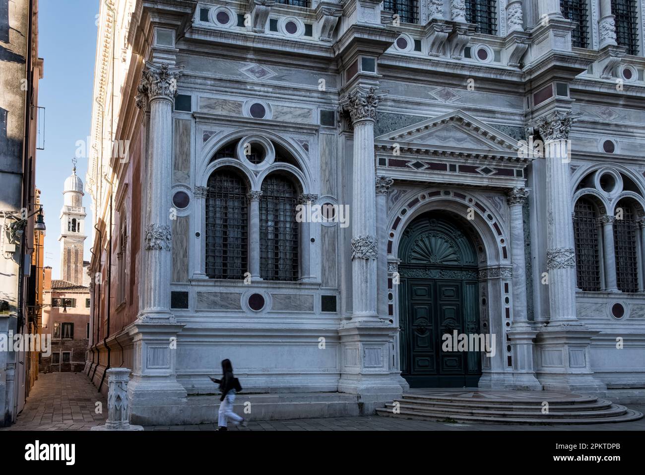 Veduta della Chiesa di San Rocco, chiesa cattolica romana dedicata a San Rocco a Venezia, nel nord Italia. Foto Stock