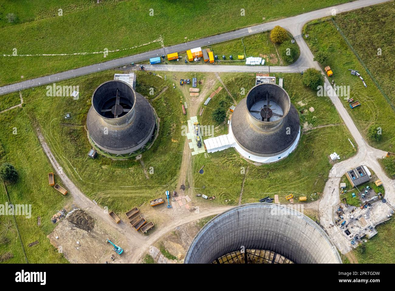 Veduta aerea, centrale elettrica RWE Westfalen e demolizione delle piccole torri di raffreddamento nel distretto di Uentrop in Hamm, Ruhr, Renania settentrionale-Vestfali Foto Stock