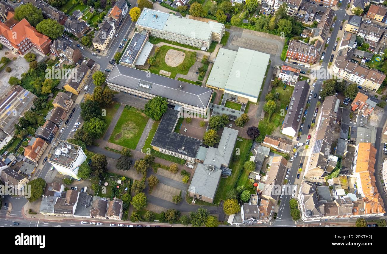 Veduta aerea, Eduard-Spranger-Berufskolleg e alto bunker Vorheider Weg nel distretto Mitte in Hamm, zona Ruhr, Renania settentrionale-Vestfalia, Germania, Edu Foto Stock