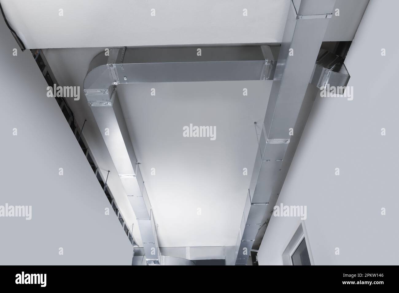 Soffitto con sistema di ventilazione interno, vista dal basso Foto Stock