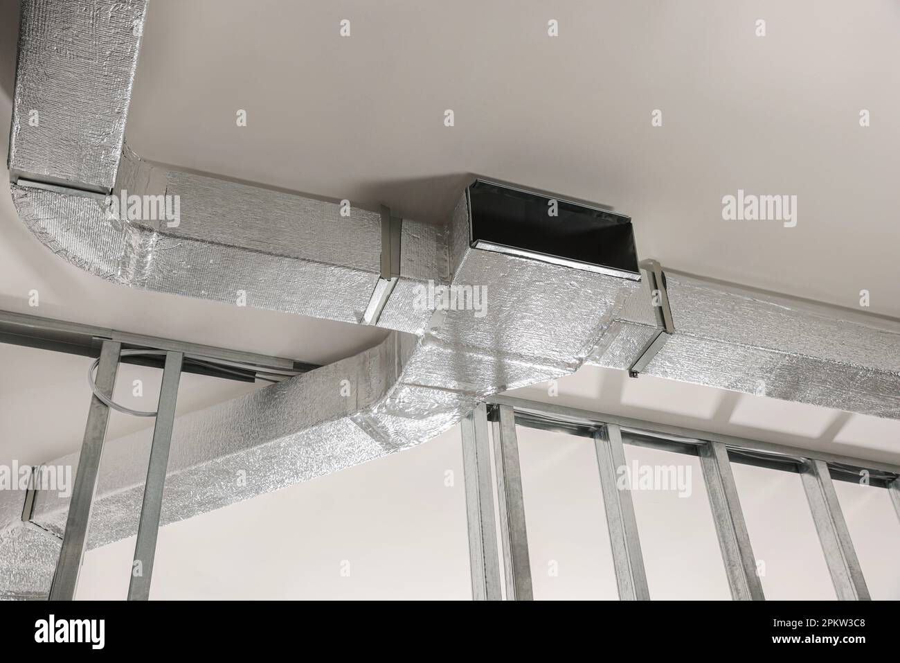 Soffitto con sistema di ventilazione interno, vista dal basso Foto Stock