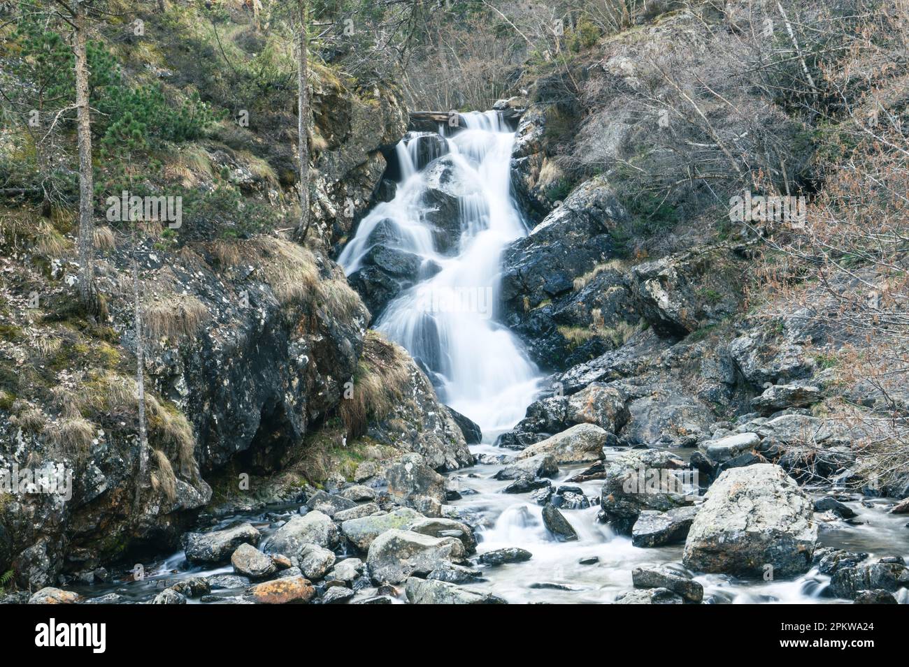 Cascata nel Parco Naturale della Comapedrosa di Arinsal, la Massana, Andorra. Foto Stock