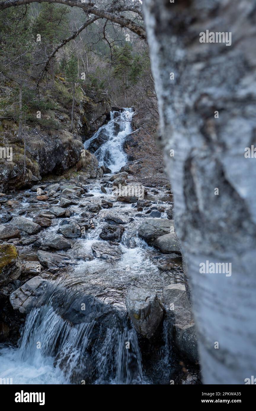 Cascata nel Parco Naturale della Comapedrosa di Arinsal, la Massana, Andorra. Foto Stock