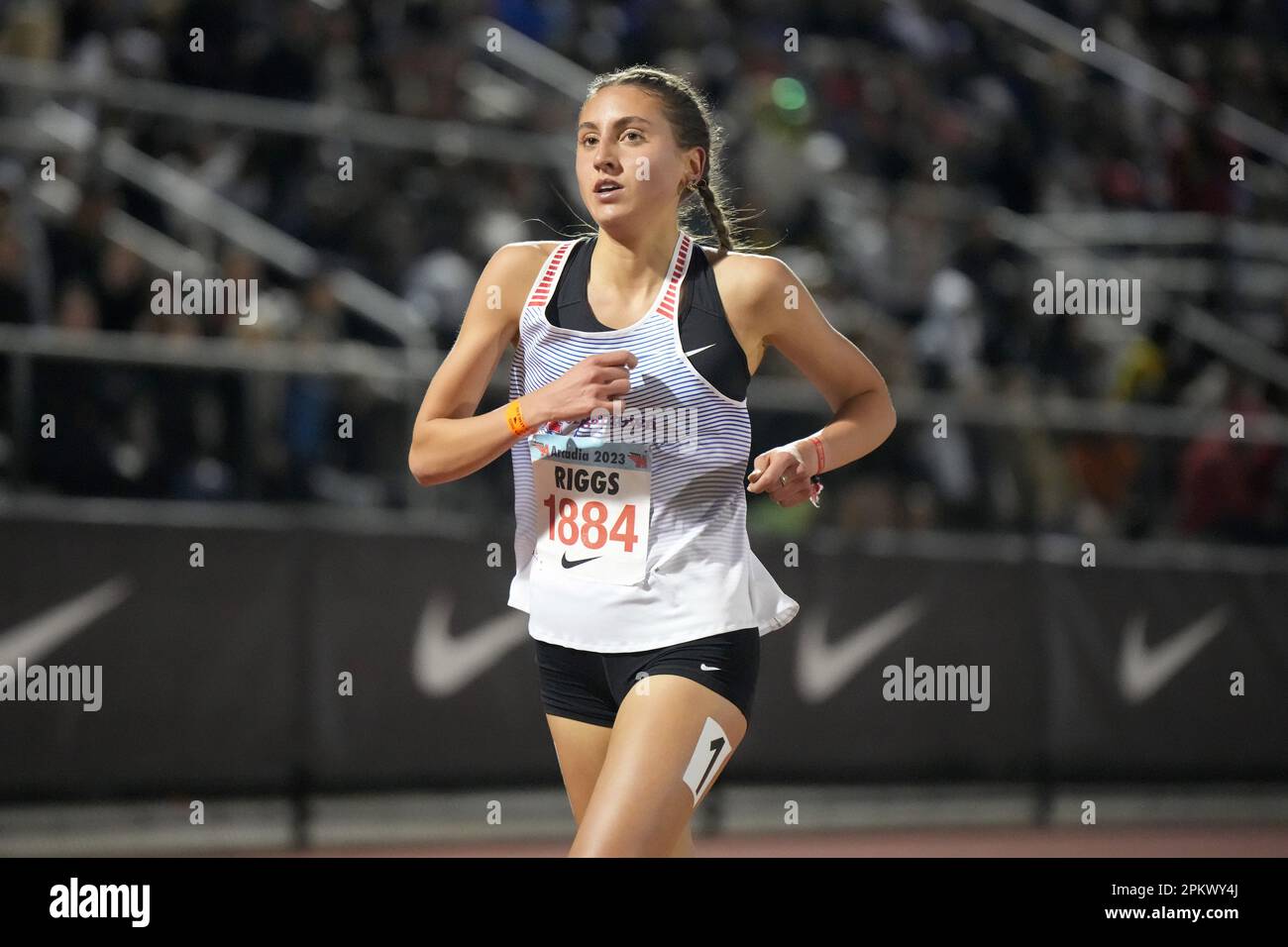 Irene Riggs di Morgantown (WV) vince l'invito per le ragazze di 3.200 m alle 9:52,66, durante l'incontro di Arcadia Invitational, sabato 8 aprile 2023, ad Arcadia, calib. Foto Stock