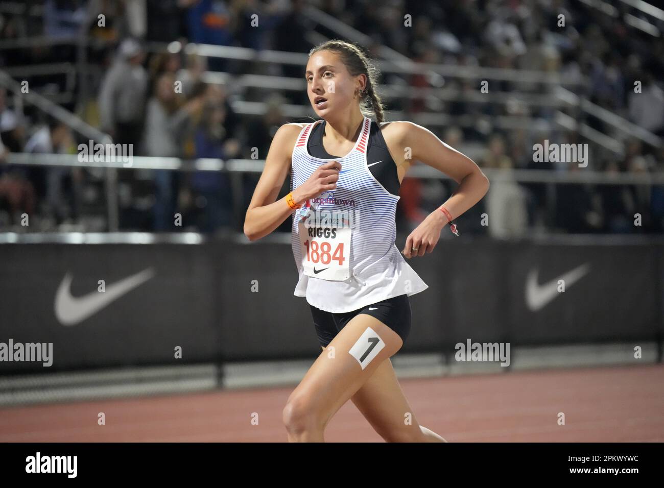 Irene Riggs di Morgantown (WV) vince l'invito delle ragazze di 3.200m alle 9:52,66, durante l'incontro di atletica Arcadia Invitational, sabato, aprile Foto Stock