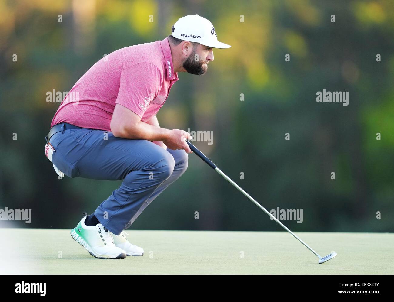 Augusta, Stati Uniti. 9th Apr, 2023. Jon Rahm di Spagna reagisce durante il quarto round del torneo di golf Masters 2023 presso l'Augusta National Golf Club, ad Augusta, negli Stati Uniti, il 9 aprile 2023. Credit: WU Xiaoling/Xinhua/Alamy Live News Foto Stock