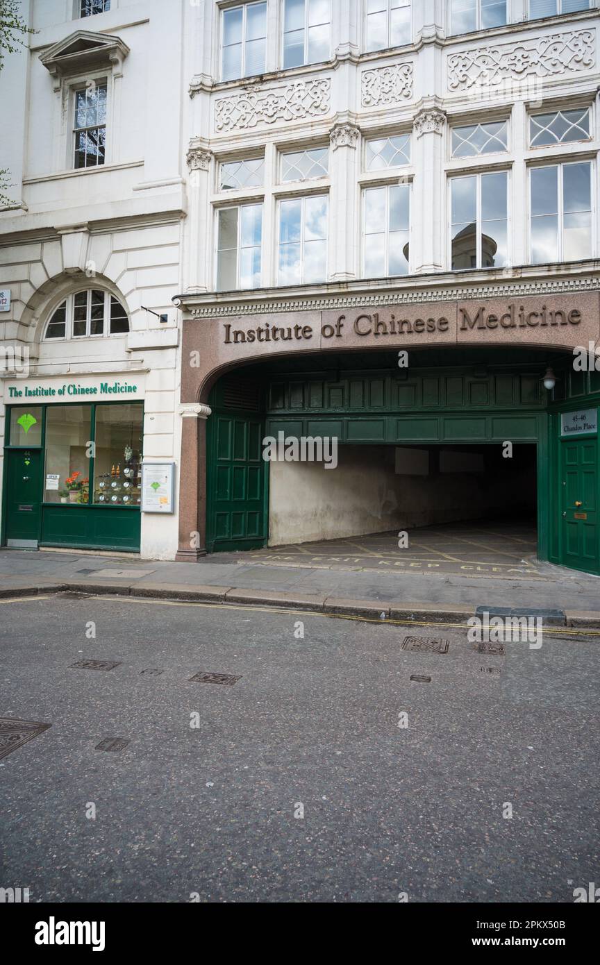 Esterno dell'Institute of Chinese Medicine, una clinica di medicina cinese a Chandos Place, Covent Garden, Londra, Inghilterra, Regno Unito Foto Stock