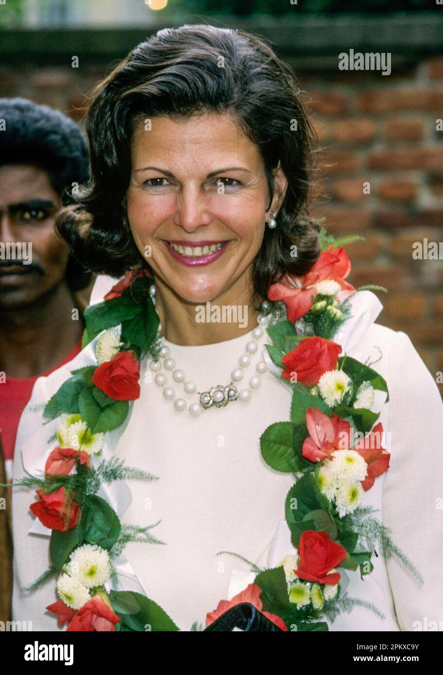 REGINA SILVIA DI SVEZIA con una corona attorno al collo Foto Stock