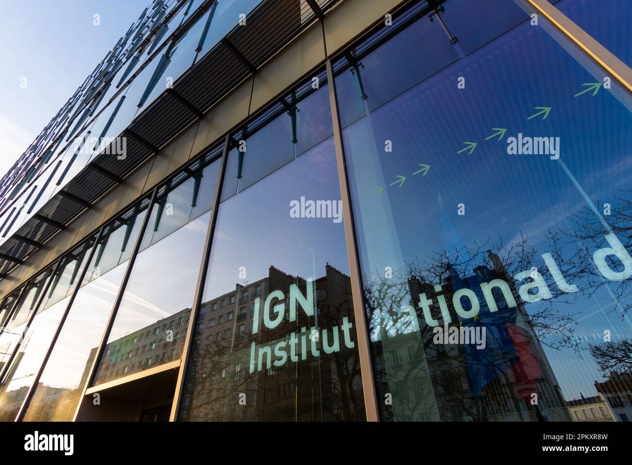 Ingresso alla sede dell'Istituto nazionale francese di informazioni geografiche e forestali (IGN), ex Istituto geografico nazionale Foto Stock