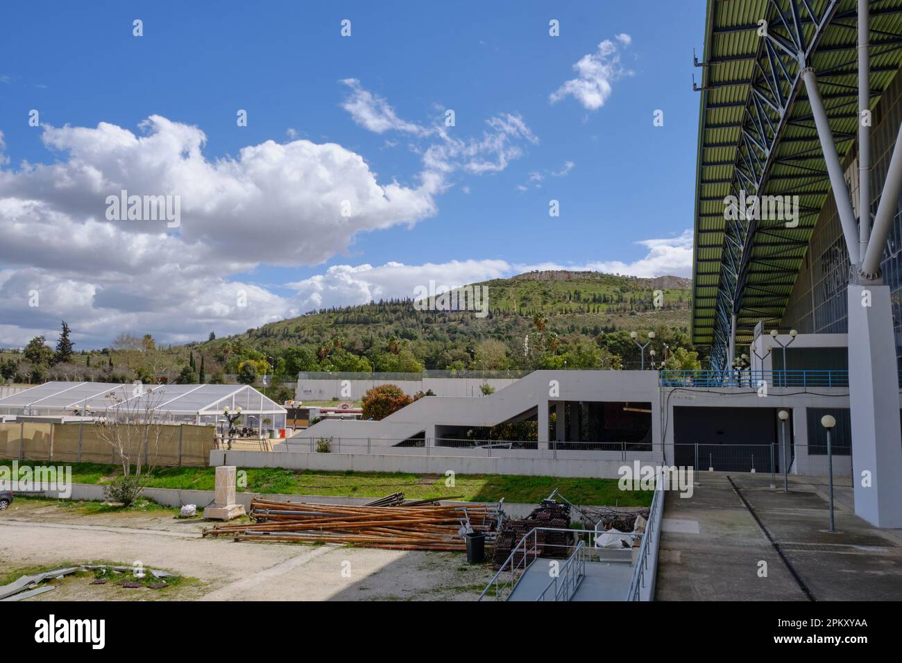 La Sala Olimpica Galatsi è ora utilizzata come ufficio fiscale ad Atene Foto Stock