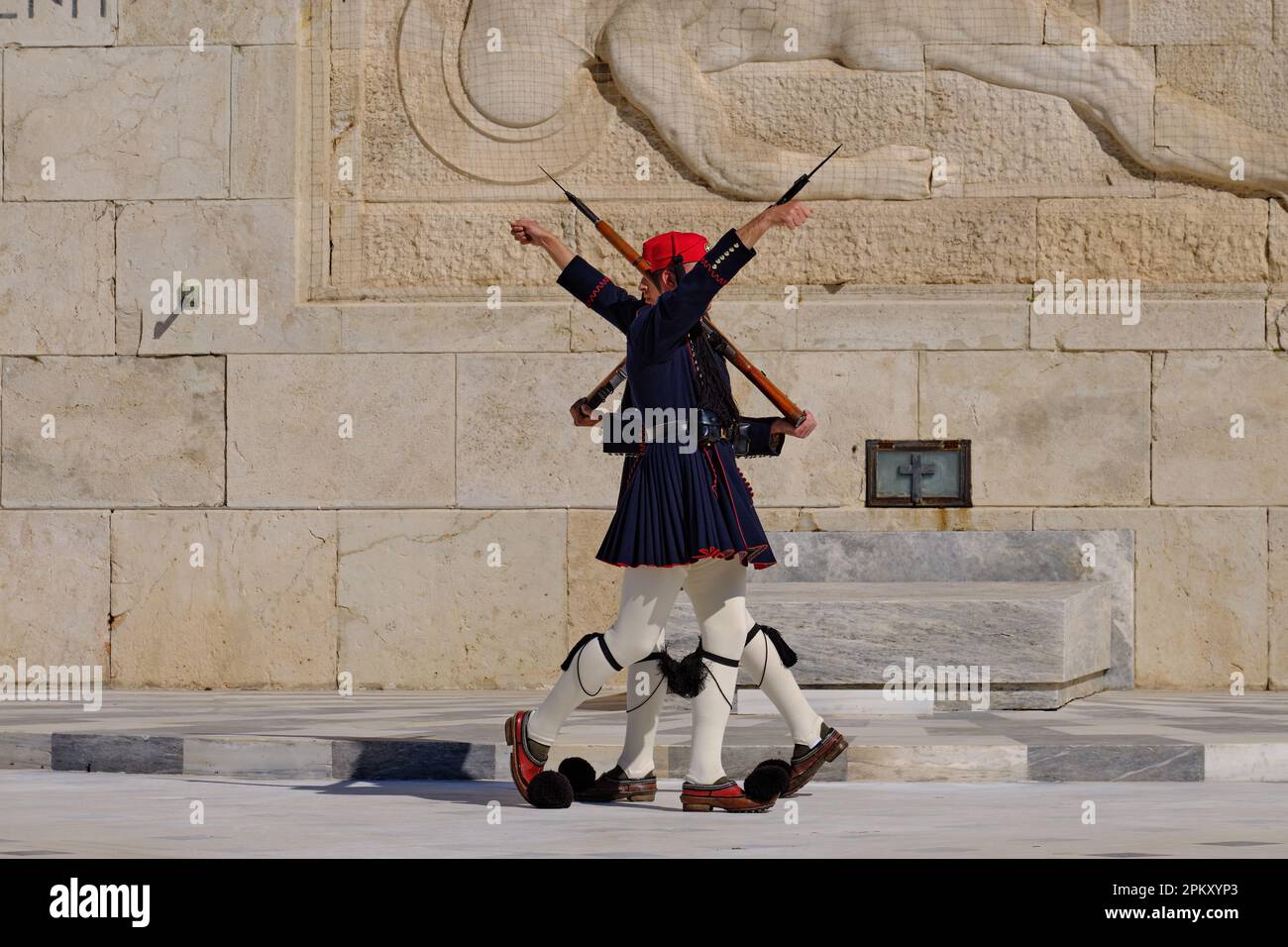 Le guardie presidenziali hanno eseguito il cambio delle guardie ad Atene in primavera Foto Stock