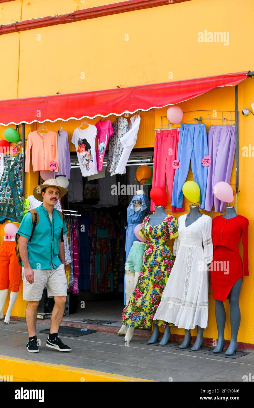 Storefront, centro città di Oaxaca, Messico Foto Stock