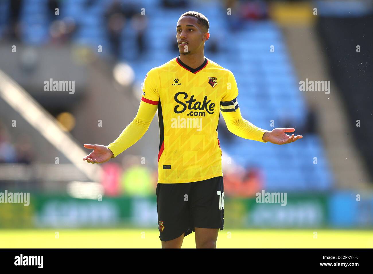 Joao Pedro di Watford reagisce durante lo Sky Bet Championship presso la Coventry Building Society Arena di Coventry. Data immagine: Lunedì 10 aprile 2023. Foto Stock