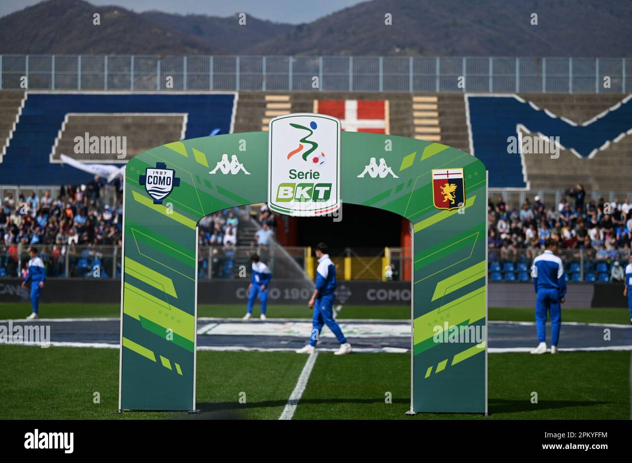 Como, Italia. 10th Apr, 2023. Pallone durante la partita di calcio della Serie B Italiana tra Como 1907 e Genova CFC su 10 di Avril 2023 allo stadio Giuseppe Senigallia di Como. Photo Tiziano Ballabio Credit: Tiziano Ballabio/Alamy Live News Foto Stock