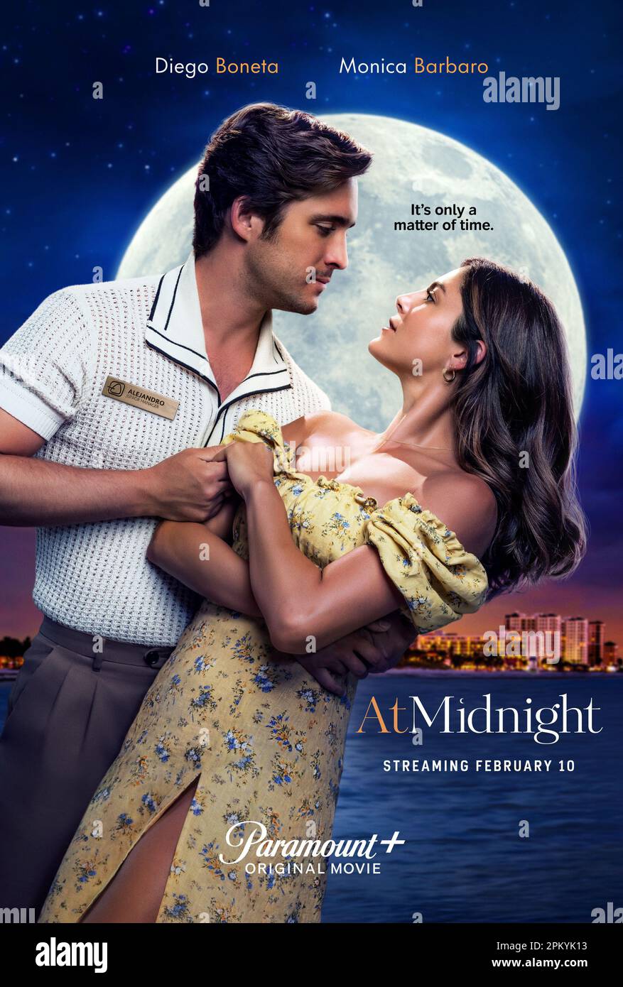 A mezzanotte poster Diego Boneta & Monica Barbaro Foto Stock